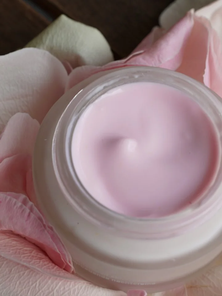 Layering Vitamin C and Alpha Arbutin: A Brighter, Even-Toned Routine