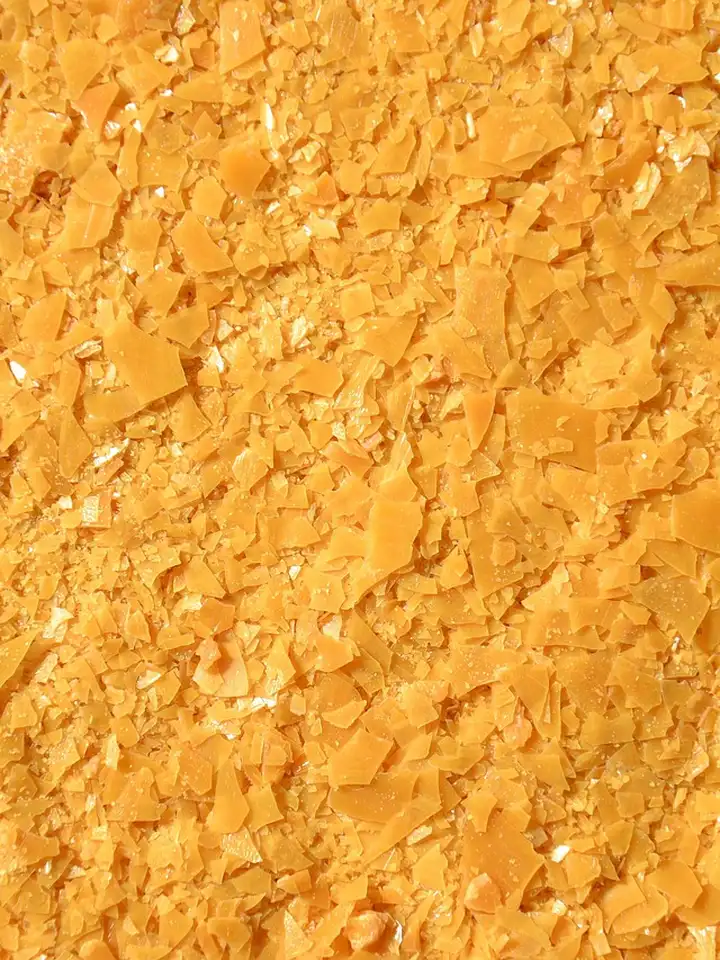 Skin Care Waxes and Clogged Pores: Your Guide to Comedogenic Ratings for Beeswax, Carnauba, and More