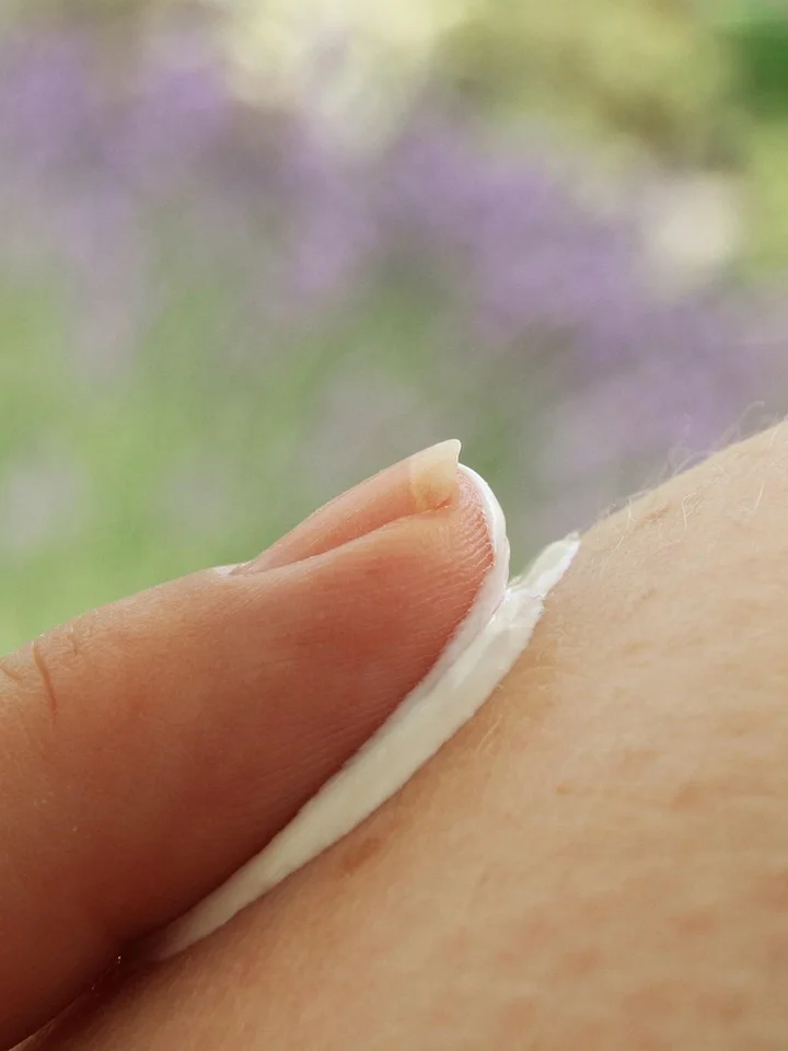Ceramides vs Peptides: Your Practical Guide to Healing a Damaged Skin Barrier