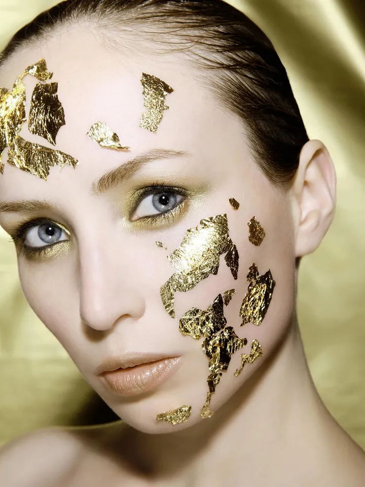 Hyaluronic Acid vs. Glycerin: Which Humectant Actually Locks in Moisture?