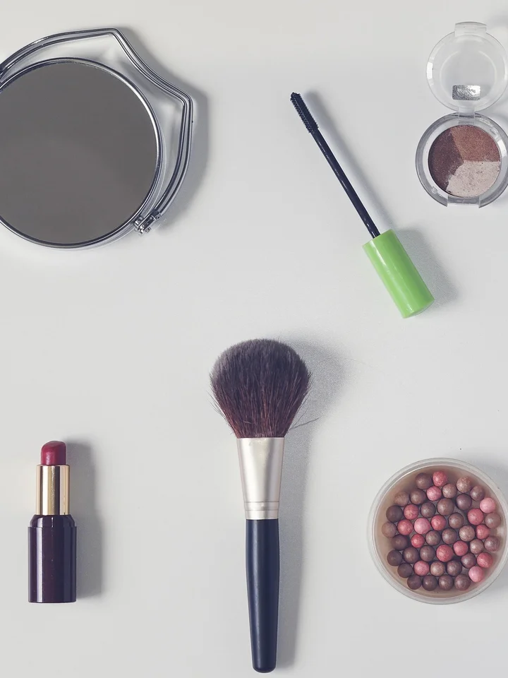 How to Pick Non-Comedogenic Makeup and Skincare That Won’t Clog Your Pores