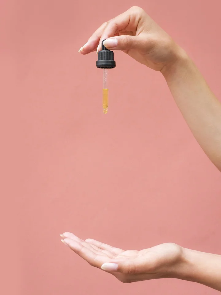 Botanical Oils vs. Extracts: How to Layer Actives for Your Skin’s Layers