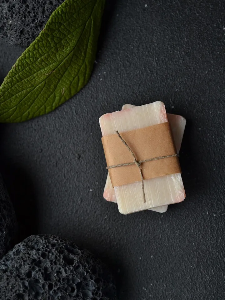 Dove Soap vs. Castile Soap: Your Guide to Non-Comedogenic Cleansing