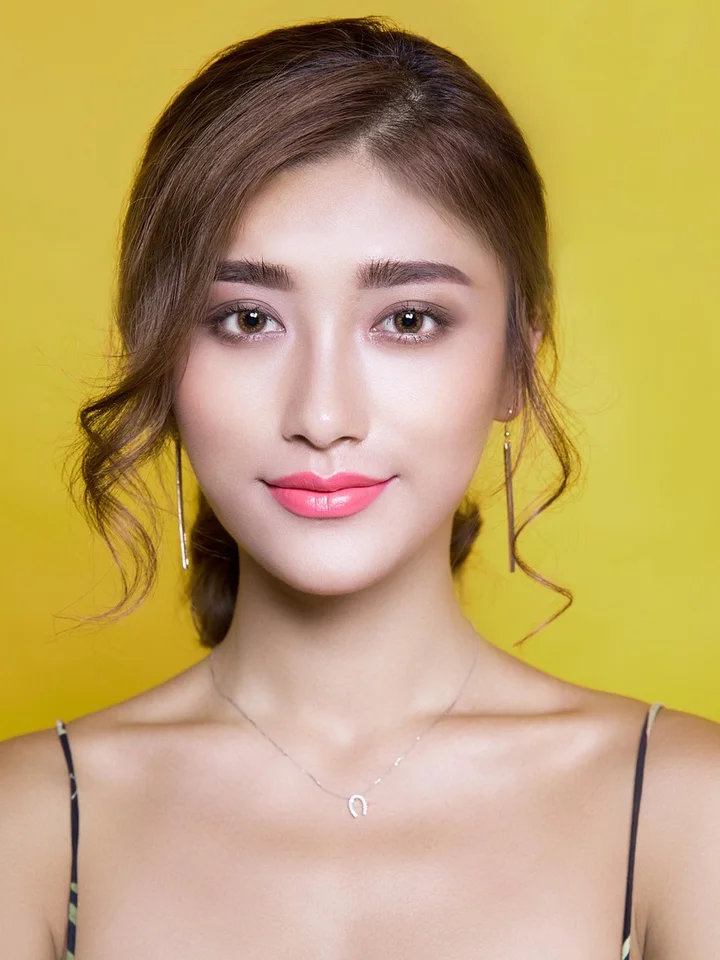 Exfoliating Acids Decoded: Pick Glycolic, Salicylic, Lactic, or Mandelic for Your Skin Type